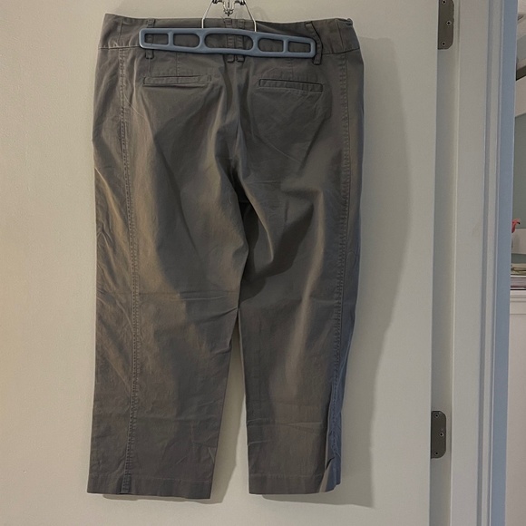 (2) Pair of Ladies Capri Style Pants / Daisy Fuentes / Sized 8 - Picture 2 of 6